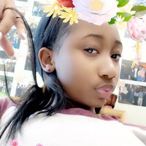 Meet your Posher, Mona